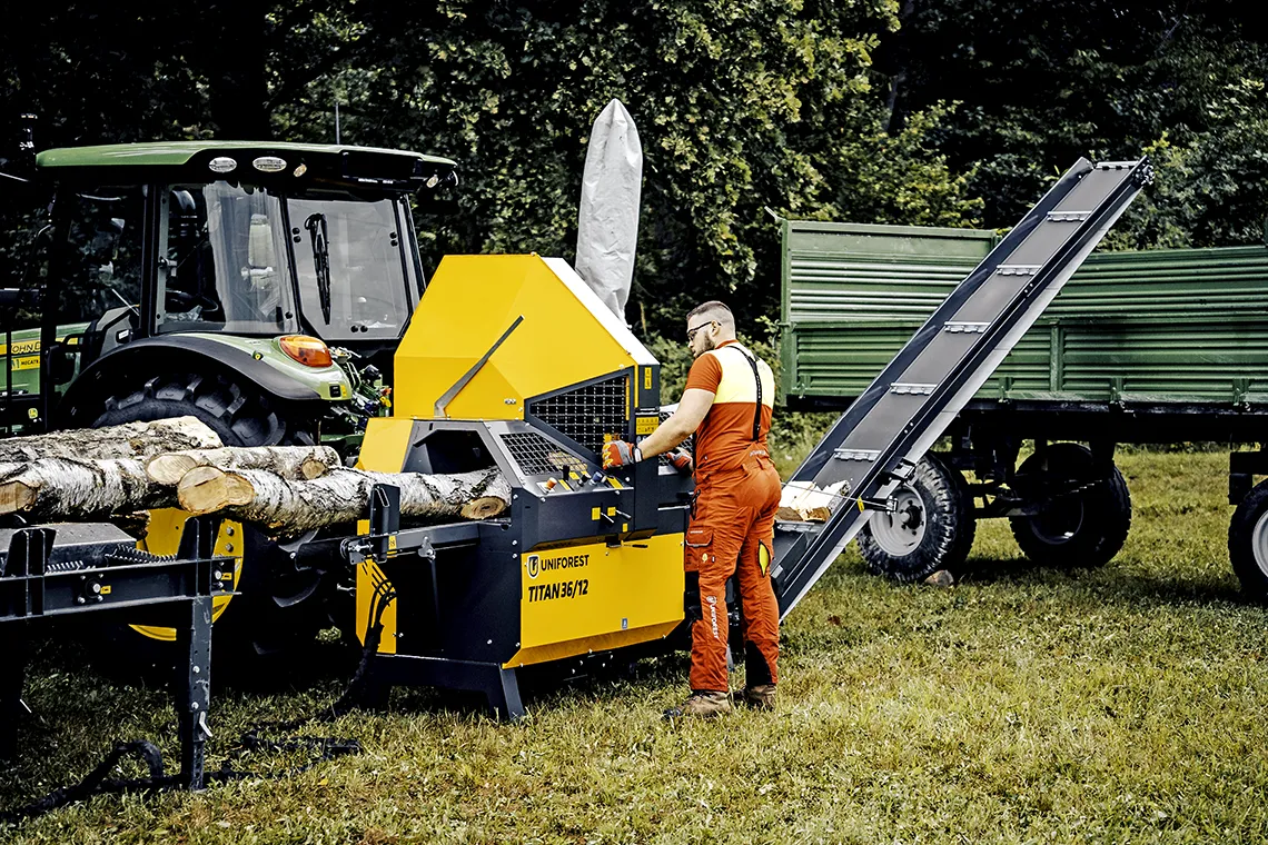 Nuova macchina spega-spacca semiautomatica per la produzione di legna da ardere Titan di Uniforest