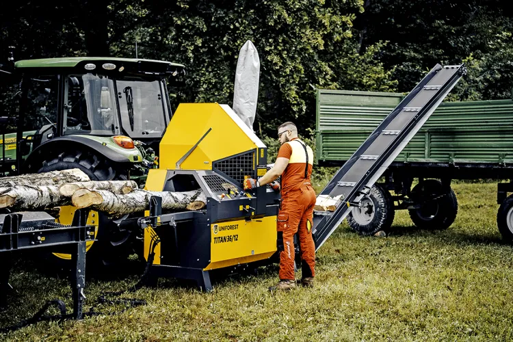 Nuova macchina spega-spacca semiautomatica per la produzione di legna da ardere. Arriva la più compatta della gamma Titan di Uniforest che si contraddistingue per velocità di spacco e mobilità